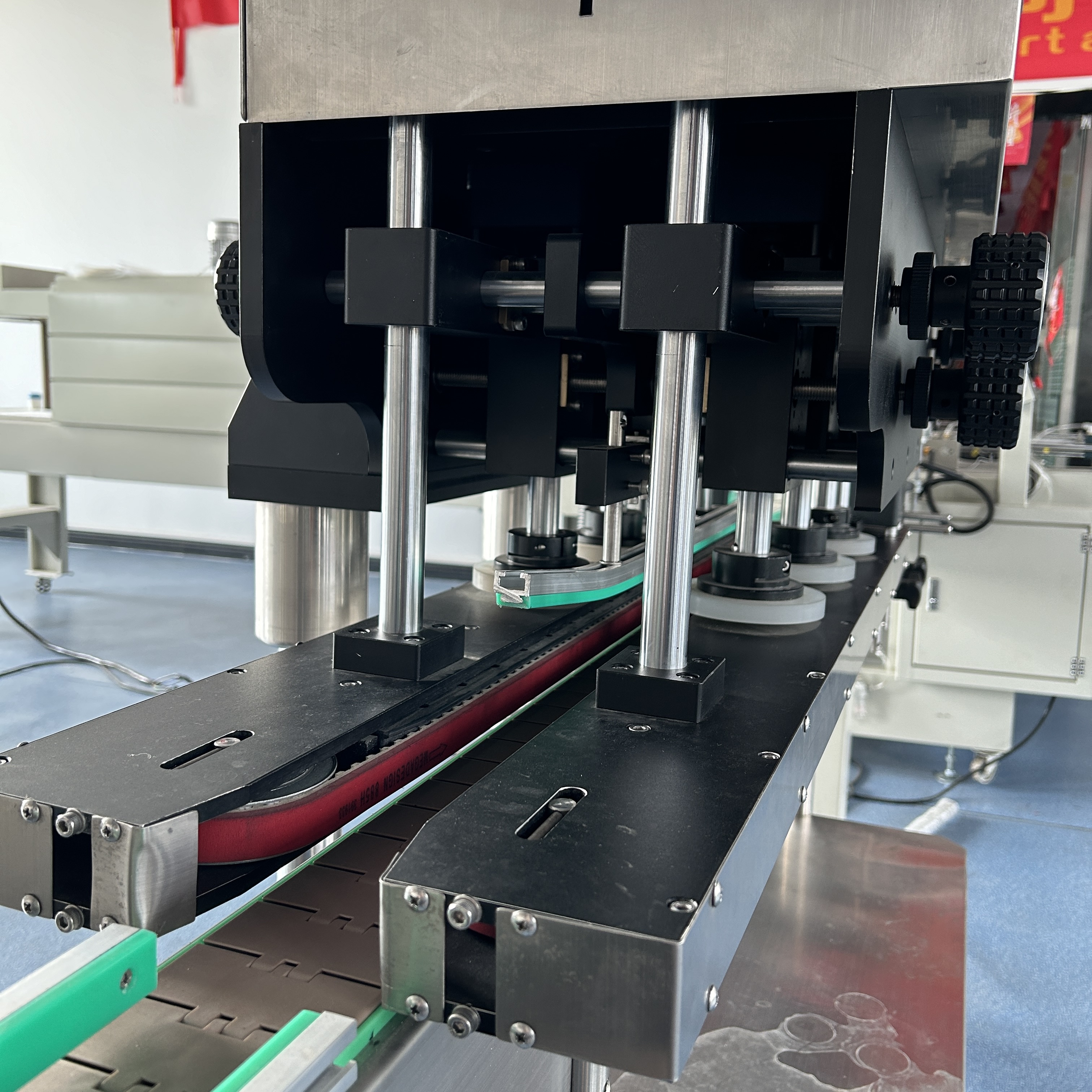 SPX Automatic Capping Machine Linear Capping