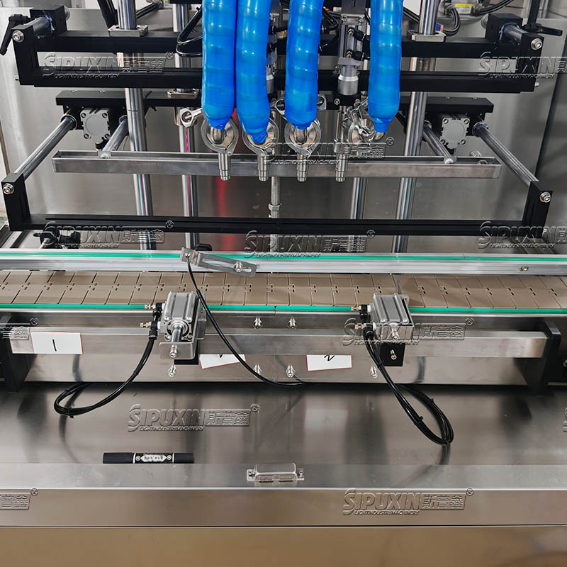 Automatic Traced Bottle Filling Machine Hot Wax Filler 4-head Gear Pump Filling Machine Hopper with Stirring