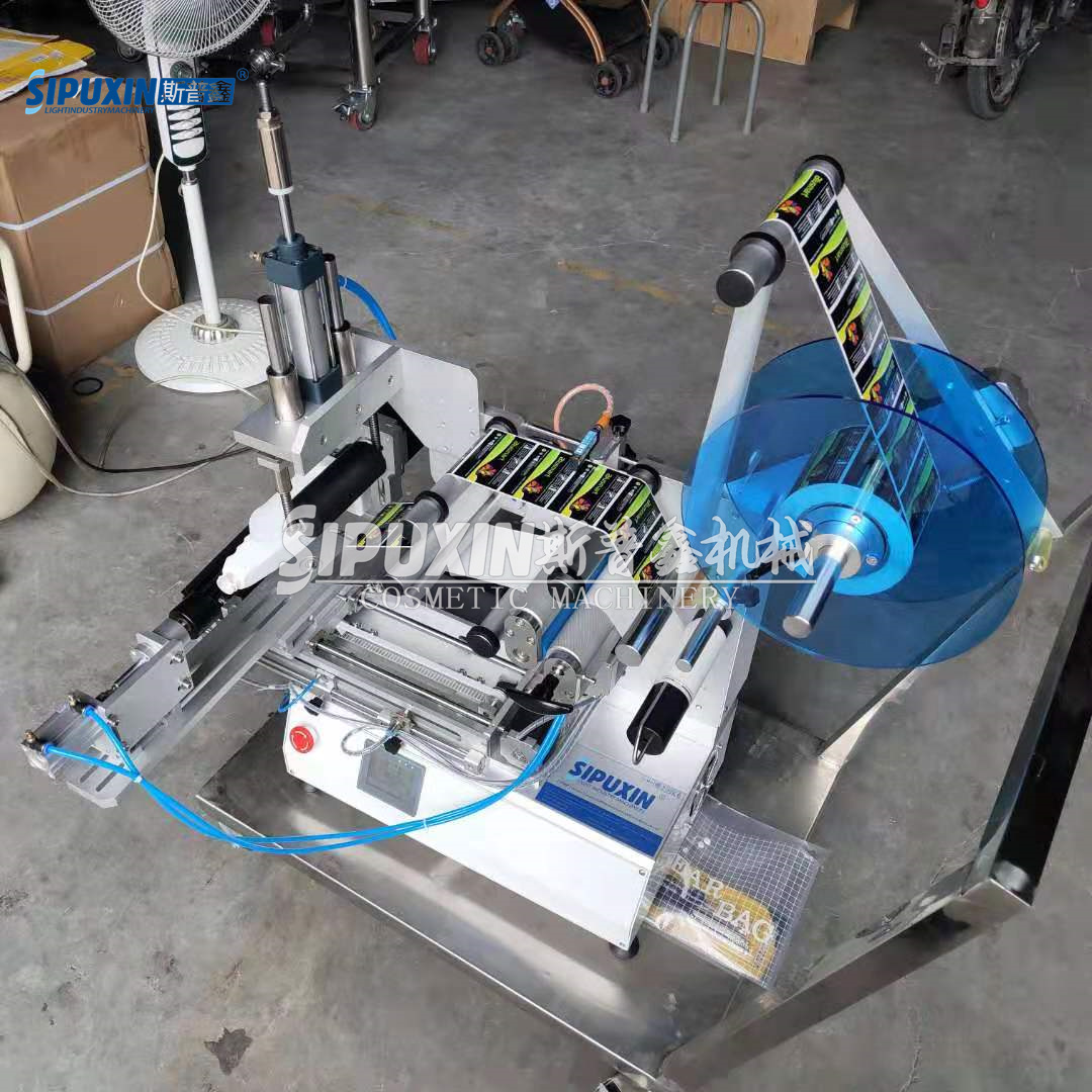 Semi-automatic Round Flat Bottle Labeling Machine