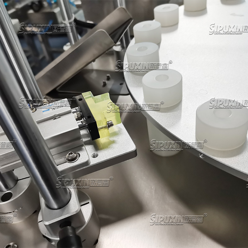 Vacuum Perfume Filling Machine for Glass Bottles, Automatic Essential Oil Liquor Bottling Equipment with No-Drip No-Foam System