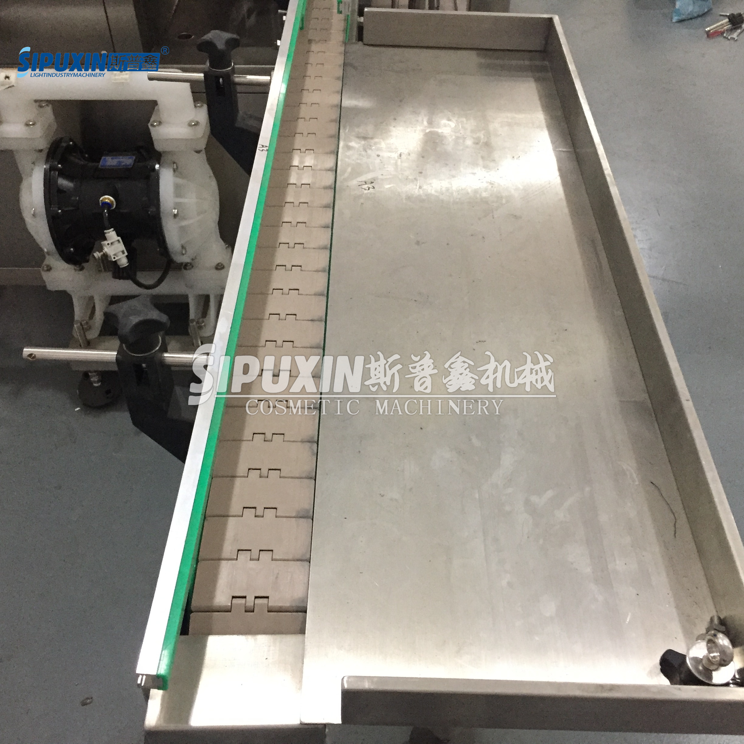 8 heads filling capping lalebling machine (1)