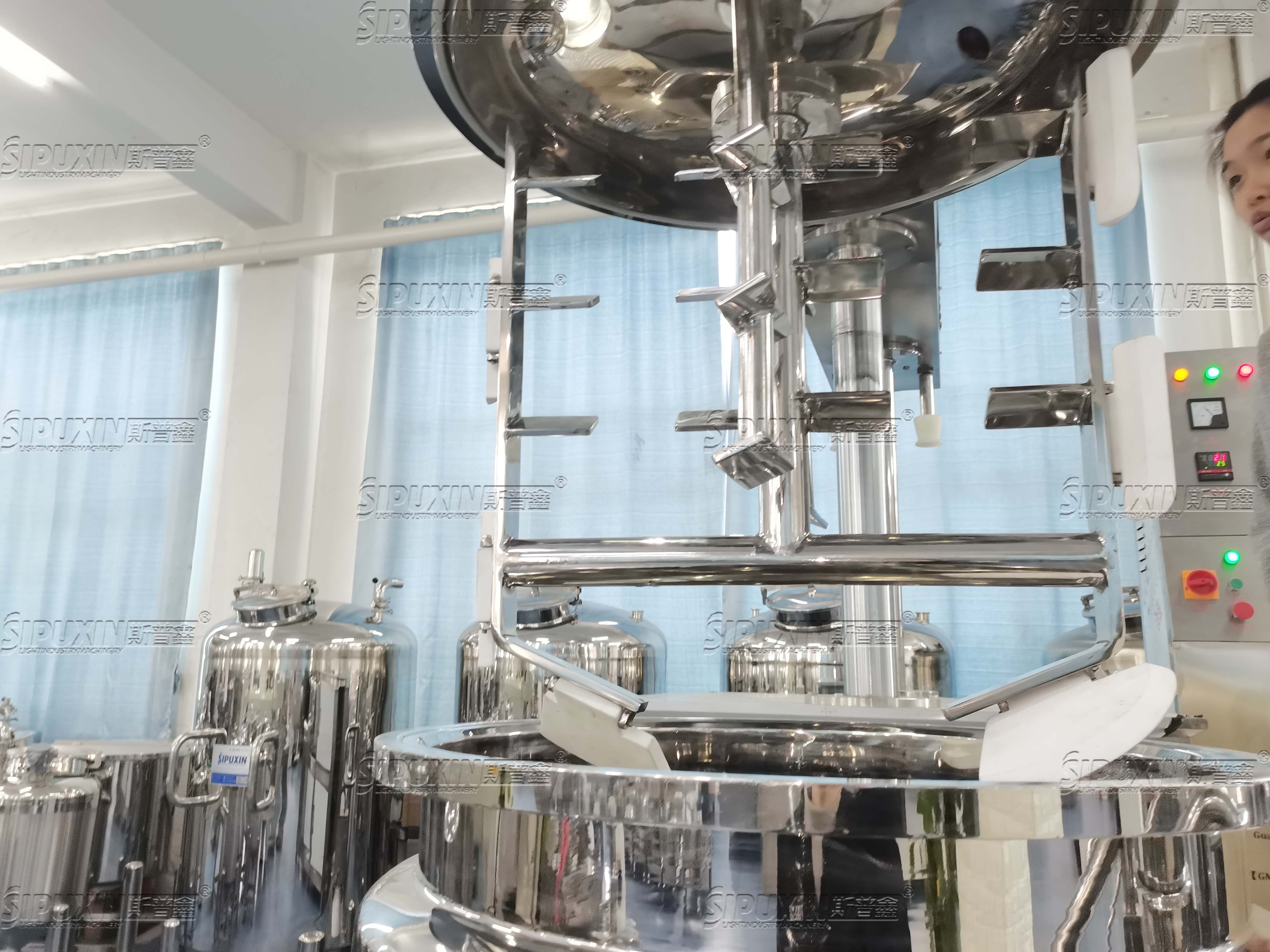 Vacuum Emulsifier Machine