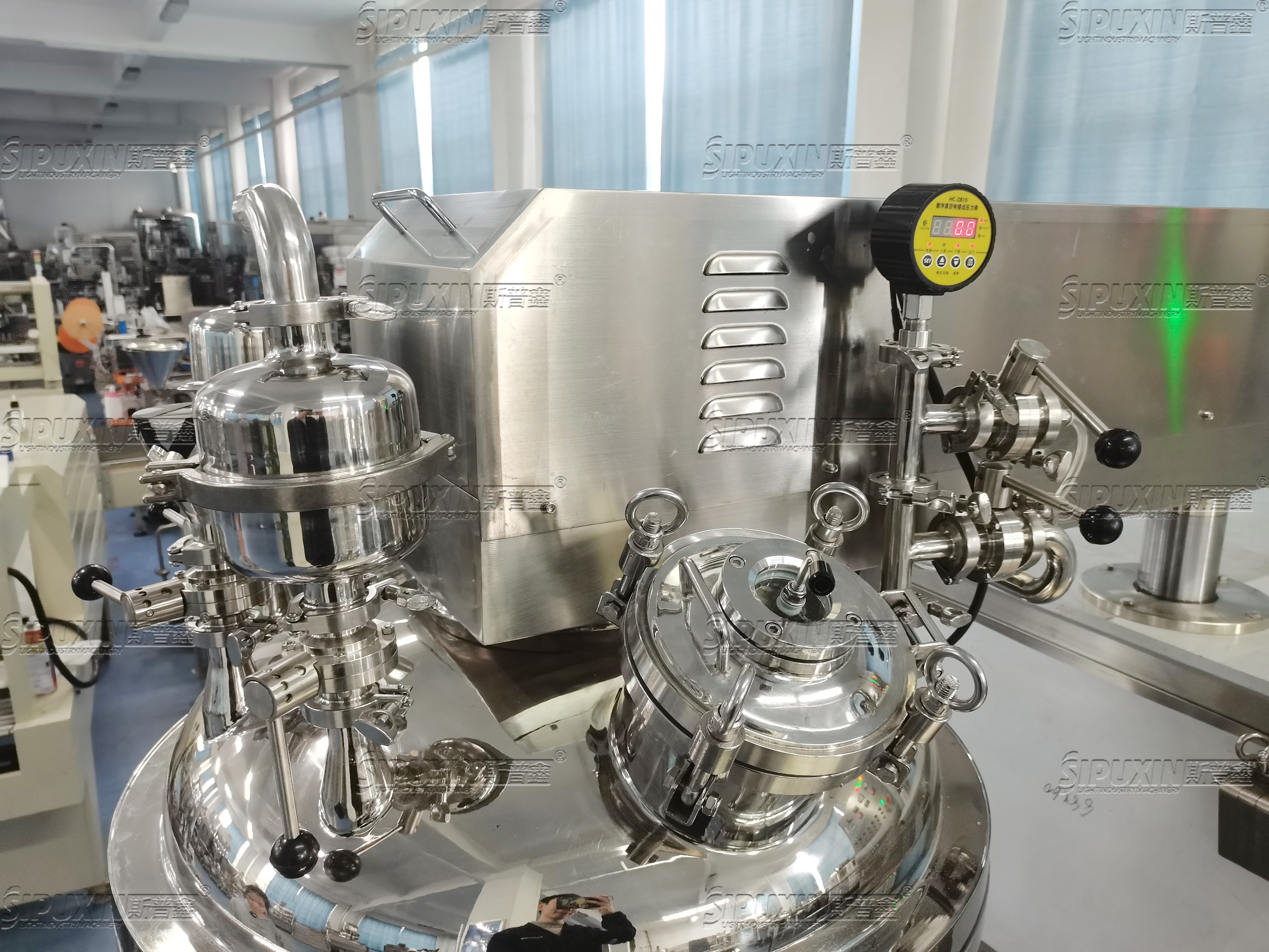 Vacuum Emulsifier Machine
