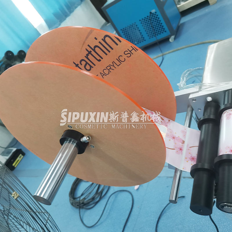 Semi Automatic Paper & Plastic Sticker Labeling Machine, Desktop PLC Control High Productivity Labeler for Cosmetic Round Bottle